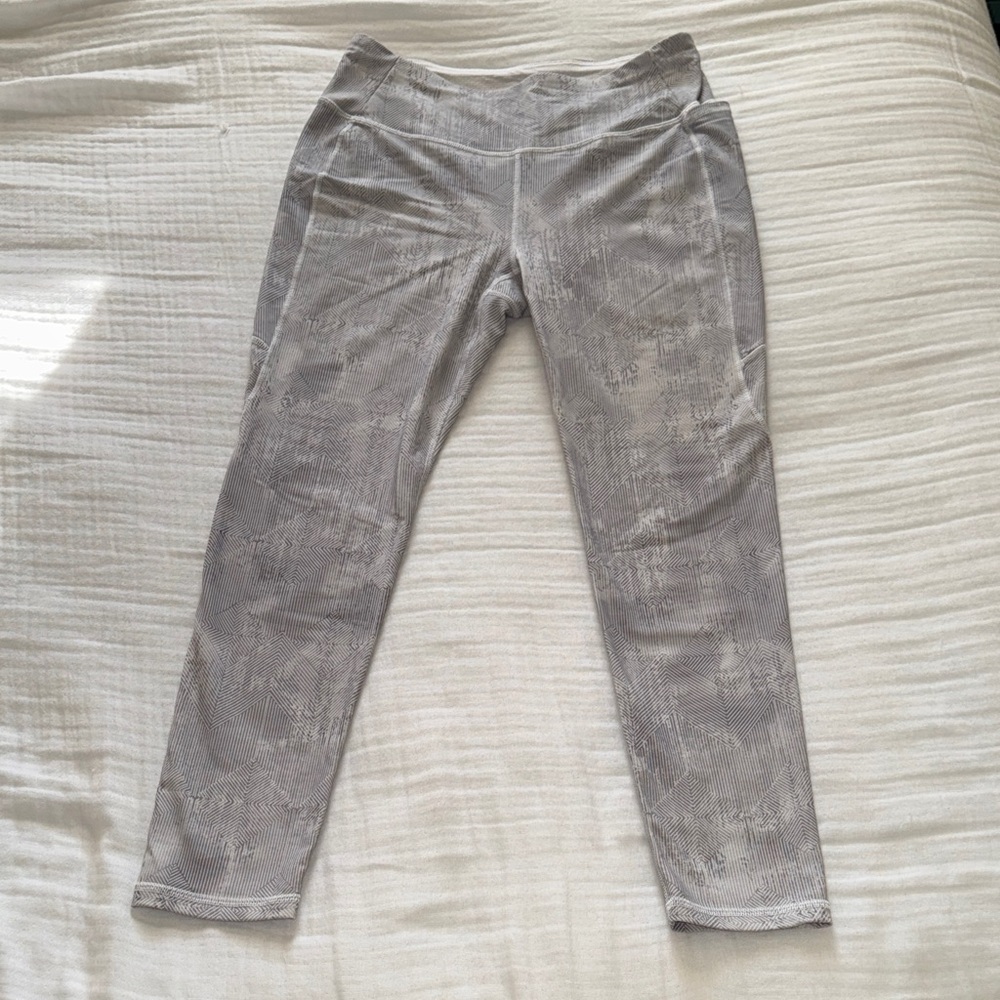 Calia by Carrie Underwood white with gray design leggings